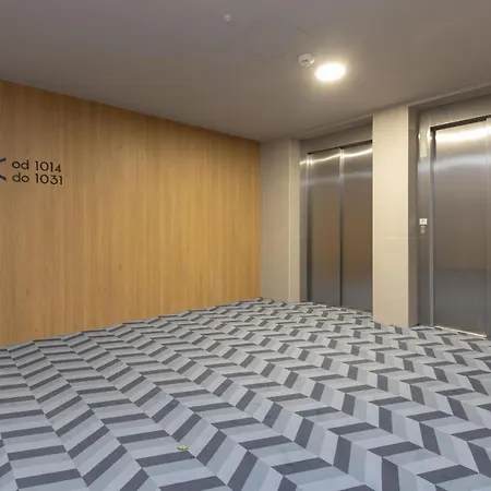 Metro Bielany With Parking By Renters شقة