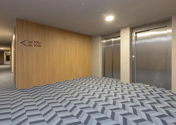 Metro Bielany With Parking By Renters شقة