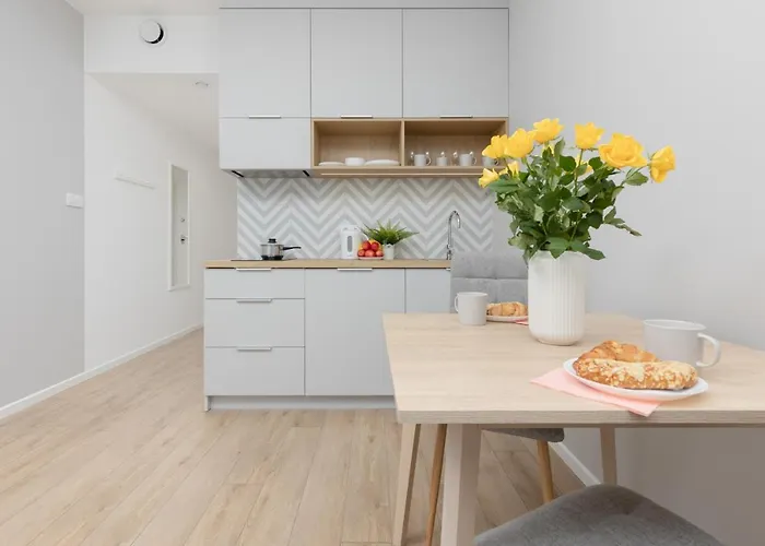 Metro Bielany With Parking By Renters شقة