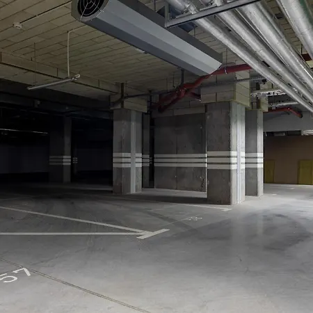 公寓 Metro Bielany With Parking By Renters